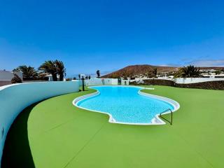 Lovely Villa Nico Playa Blanca, hot tub, communal pool - 8