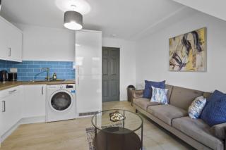 Bedford BeautyI Exquisite 1BDR I Modern AmenitiesI Wi-Fi I Parking I Sleeps3 - 3