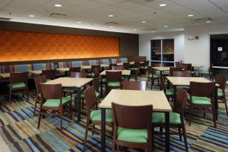 Fairfield Inn & Suites by Marriott Newark Liberty International Airport - 4