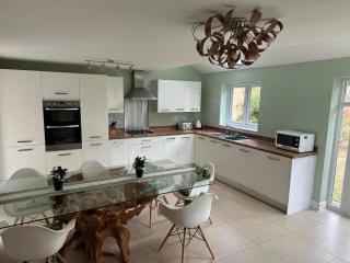 Oakham Haven: Modern 3-Bedroom Family Retreat - 9