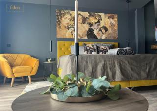 Greyhouse Apartments - 2