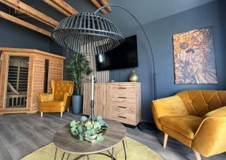 Greyhouse Apartments - 1