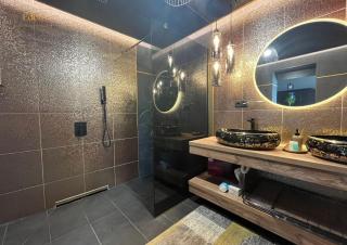 Greyhouse Apartments - 1