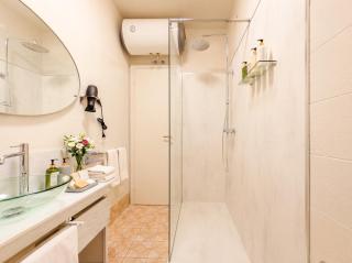 AQUARAMA - Lakefront Apartment with Pool Access & Free Parking - 2