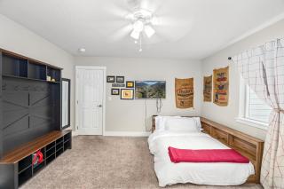 Hot Tub, Sleeps 12, Well-Stocked Kitchen, Central Location, Modern Home - 1