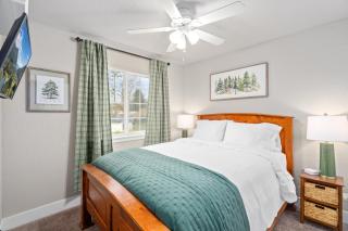 Hot Tub, Sleeps 12, Well-Stocked Kitchen, Central Location, Modern Home - 4