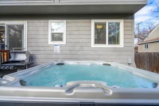Hot Tub, Sleeps 12, Well-Stocked Kitchen, Central Location, Modern Home - 8