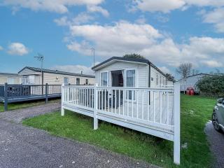 Lovely 8 Berth Caravan With Decking To Hire At Naze Marine In Essex Ref 17030Ga - 0