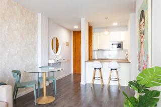 Home2Book Cozy Urban Retreat with Balcony - 6