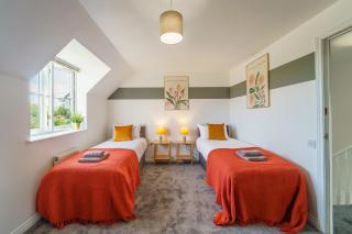 Trendy 4-Bedrooms- Fast WiFi - Parking -Constructor Friendly - 2