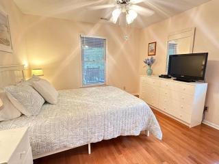 A Some Place Special Minutes to Beach Sleeps 10 - 7