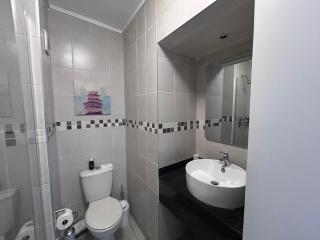 157 Brookes Hill Suites Near The Beach - 2