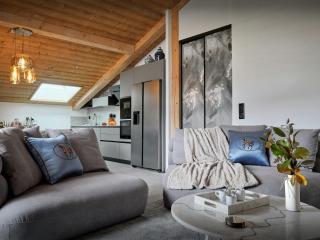 Coco Chatel - OVO Network - 7