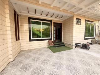 Sky Lodge Guest House - 1