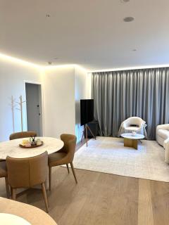 Central Sydney Town Hall 2BR Luxury Apt - 2