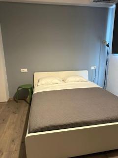 Spacious sunlit 3bd flat,2 bathroom best location! - 5