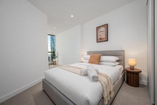 Sky High Retreat with Pool and Sauna, Near Marvel Stadium - 6