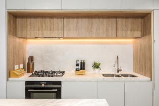 Sky High Retreat with Pool and Sauna, Near Marvel Stadium - 1