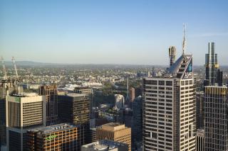 Sky High Retreat with Pool and Sauna, Near Marvel Stadium - 3