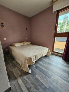 Cozy one-bedroom apartment with veranda and parking - 3