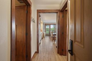 Seventh Mountain 1123 - 2