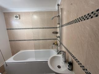 Peaceful Hot Tub Hideaway & Private Garden - 3