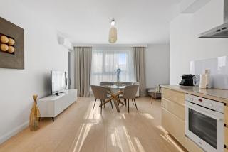 Pure Home Premium Apartments - Free Parking & AC - 6