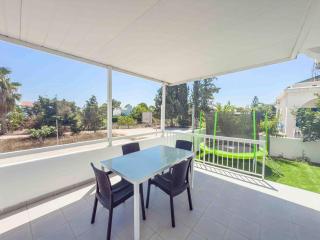 Iria Family Villas - Kid Friendly, Walk to The Beach - 9