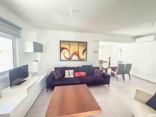 Iria Family Villas - Kid Friendly, Walk to The Beach - 6