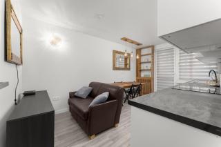 Bronowice Spacious Apartment by BookingHost - 0