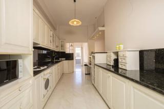 The White Marble Luxury City Apt - 9