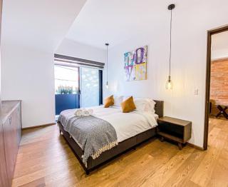 Luxurious and centric 3BD with pool and gym - 4