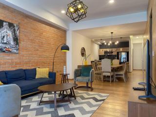 Luxurious and centric 3BD with pool and gym - 9