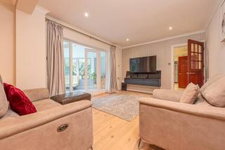 Sutherland House Modern & Elegant Home - Pass the Keys - 4