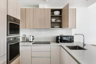 Blueground Nine Elms rooftop pool nr Thames LON-682 - 1