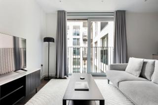 Blueground Nine Elms rooftop pool nr Thames LON-681 - 8