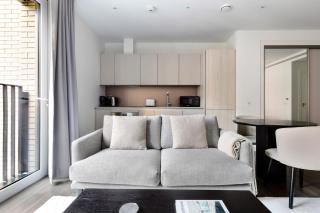 Blueground Nine Elms rooftop pool nr Thames LON-681 - 9