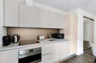 Blueground Nine Elms rooftop pool nr Thames LON-681 - 4