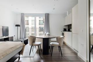 Blueground Nine Elms rooftop pool nr Thames LON-681 - 5