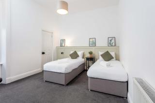 The Fairlie Suite No1 - 6