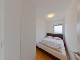 Stan na dan, naselje Miljacka, Otoka - 5