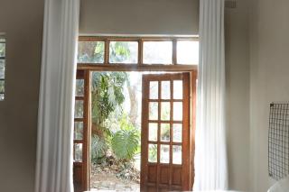 Cozy Ensuite Borrowdale - 7