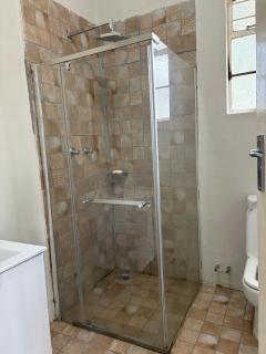 Cozy Ensuite Borrowdale - 5