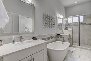 Gorgeous 4 Bed Home on St Mary's - Minutes to Riverwalk/Pearl - 7