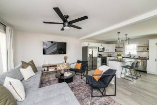 The Madison - 5 Minutes to Downtown, Firepit and Deck! - 0