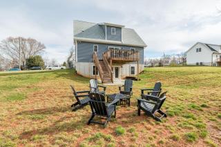 The Madison - 5 Minutes to Downtown, Firepit and Deck! - 3