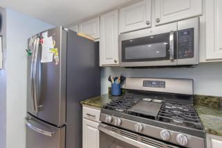 Family Ready 3BR 2.5BA Home, Near Parks, Shops And Beach - 6