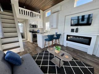 The Cozy Cloud with Pool and Hot Tub - 9