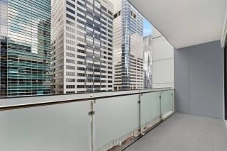 Epic CBD Apartment with Rooftop Pool Views and Gym! - 5