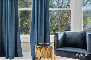 East Austin 2BR 1BA w Patio and Grill, Pet-Friendl Walk to 6th By Austin Vacay - 9